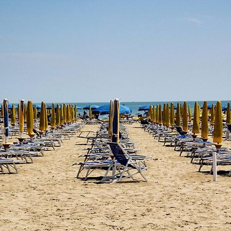 Piazza Mazzini Appartamento A 2 Passi Dal Mare. ليدو دي يسولو المظهر الخارجي الصورة